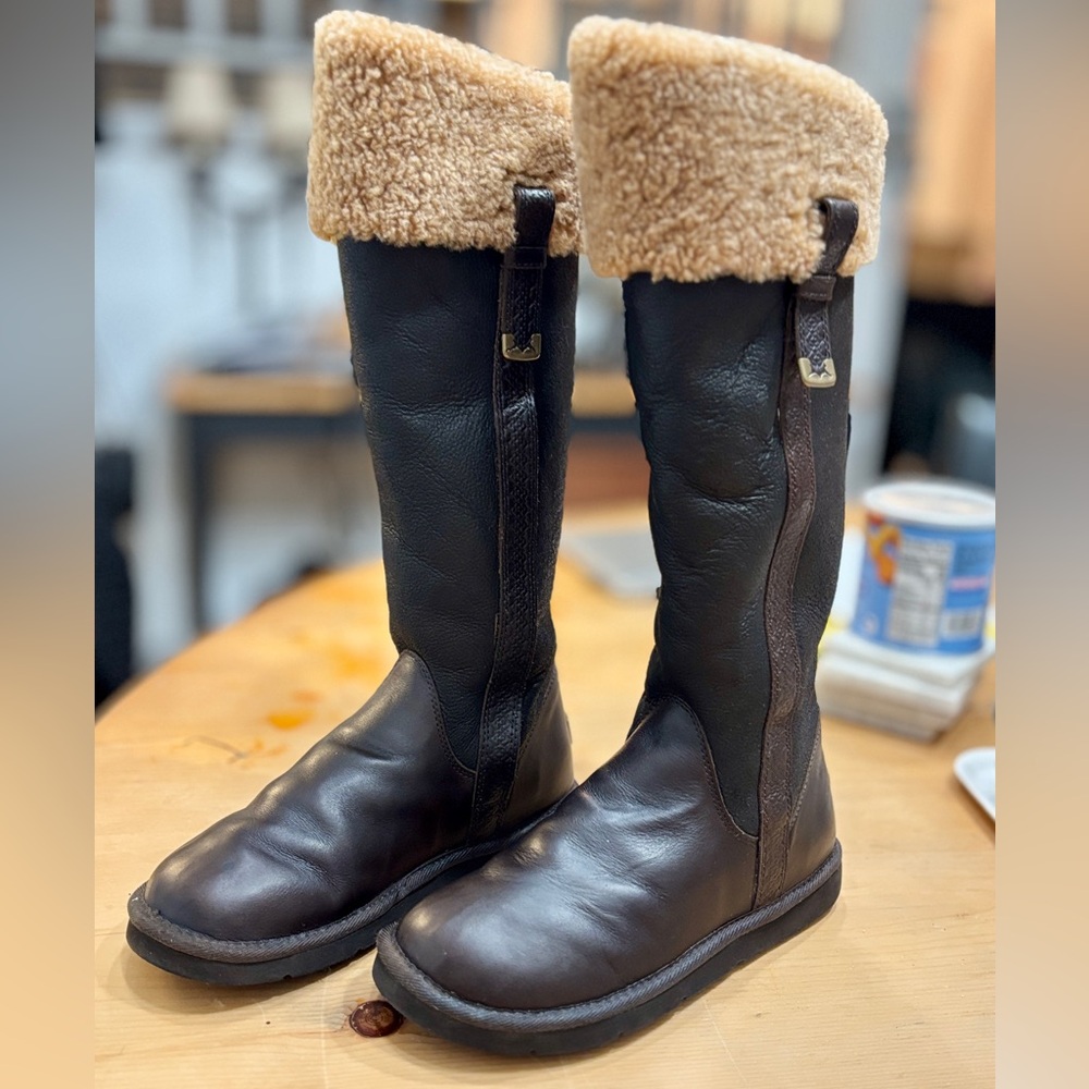 UGG Australia Locarno Tall brown Leather  Boots